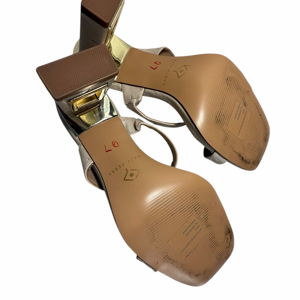 Katy Perry The Hollow Block Heeled Sandals in Beige with Gold Accent Sz 7 - Picture 11 of 11
